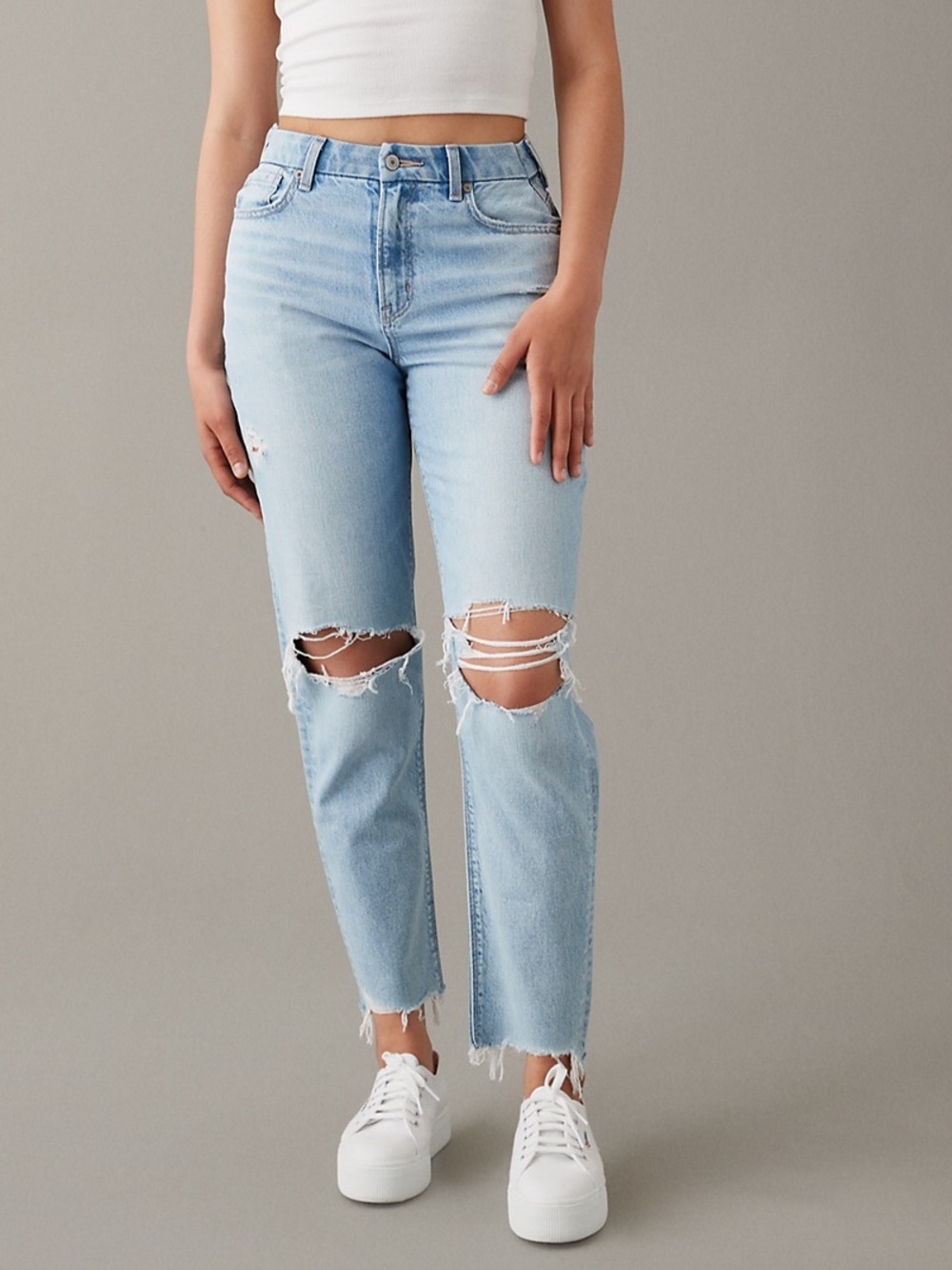 American Eagle Strigid Curvy Distressed Mom Jeans Light Wash Destroy